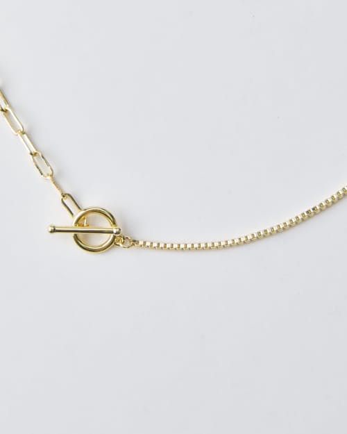 laydown detail image of Women's Gold Toggle Necklace
