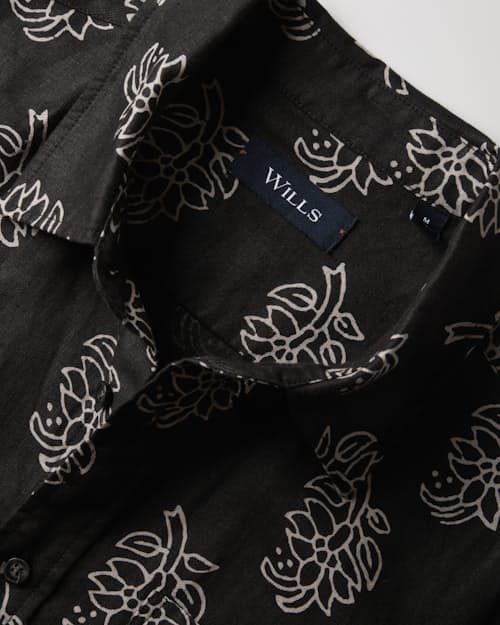 laydown detail image of Short Sleeve Isles Linen Shirt