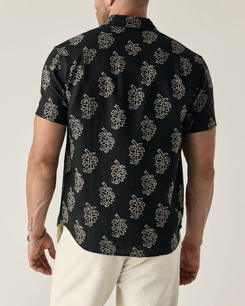 on model image of Short Sleeve Isles Linen Shirt