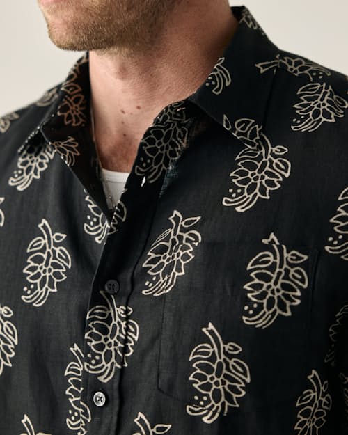 on model image of Short Sleeve Isles Linen Shirt