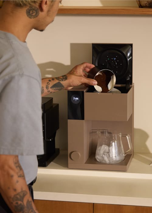 lifestyle image of Aiden Coffee Brewer