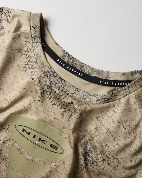 laydown detail image of Stride Short Sleeve T-Shirt