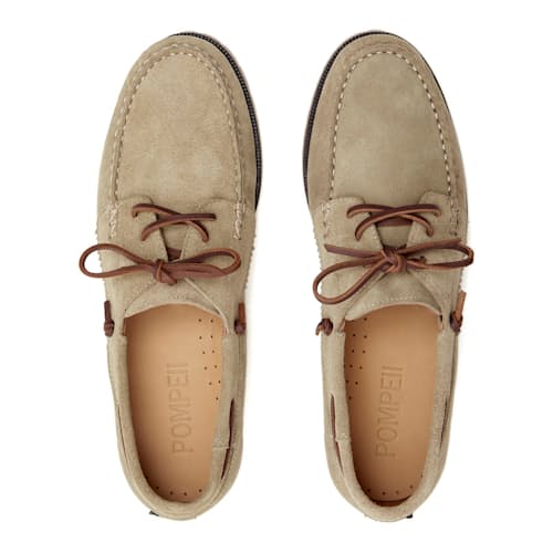 laydown image of Lock Lug Boat Shoe