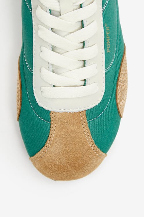 laydown detail image of Mido Trainer