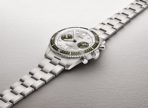 laydown detail image of Divers Sixty-Five Chronograph