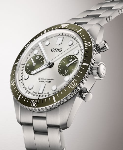 laydown detail image of Divers Sixty-Five Chronograph