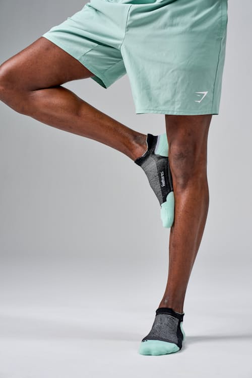 on model image of Elite Max Cushion Tab Socks