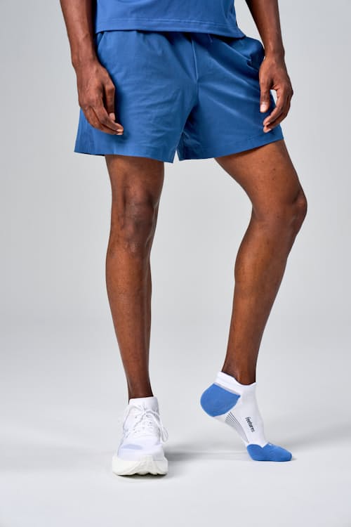 on model image of Elite Max Cushion Tab Socks