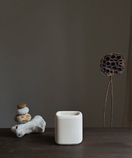 lifestyle image of Kyu Candle