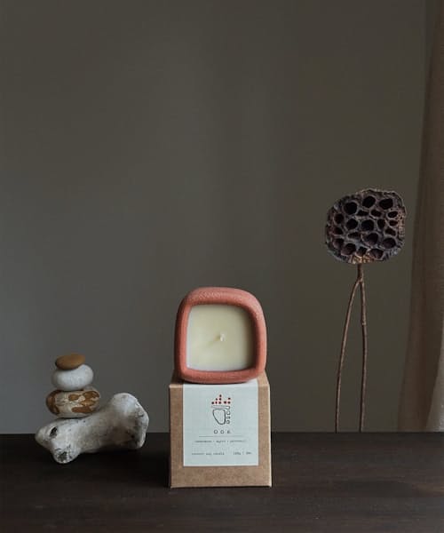 lifestyle image of Kyu Candle