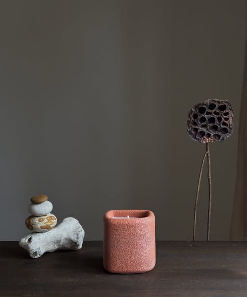 lifestyle image of Kyu Candle