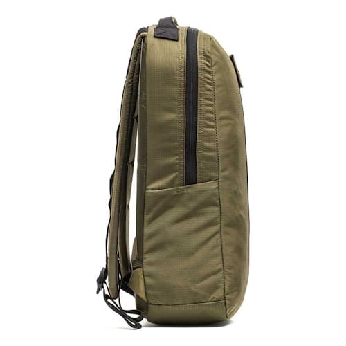 laydown image of Basic Rucker - 17L