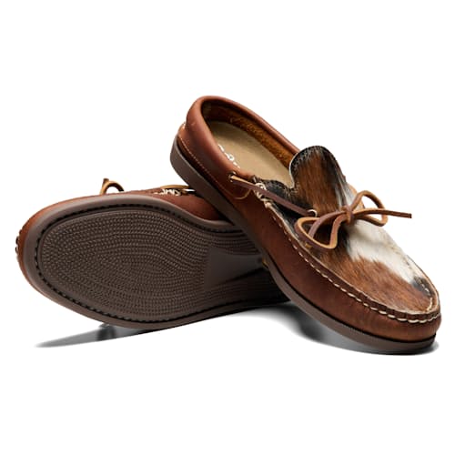 laydown image of Easymoc Moccasin