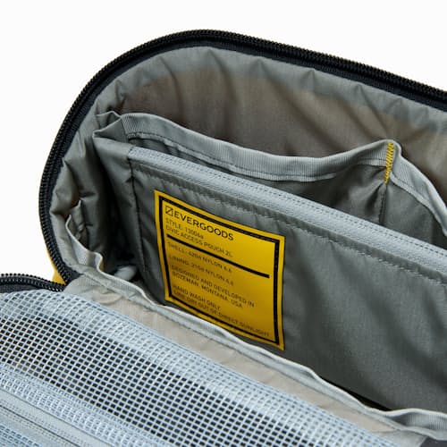 laydown detail image of Civic Access Pouch 2L