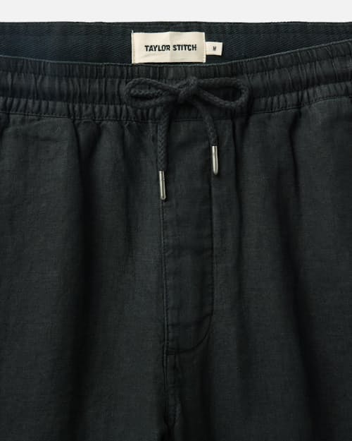 laydown detail image of The Apres Short