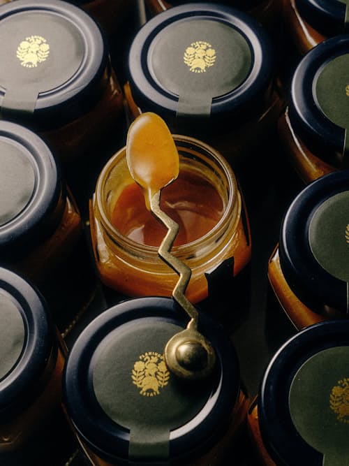 lifestyle image of Creamed Manuka Honey