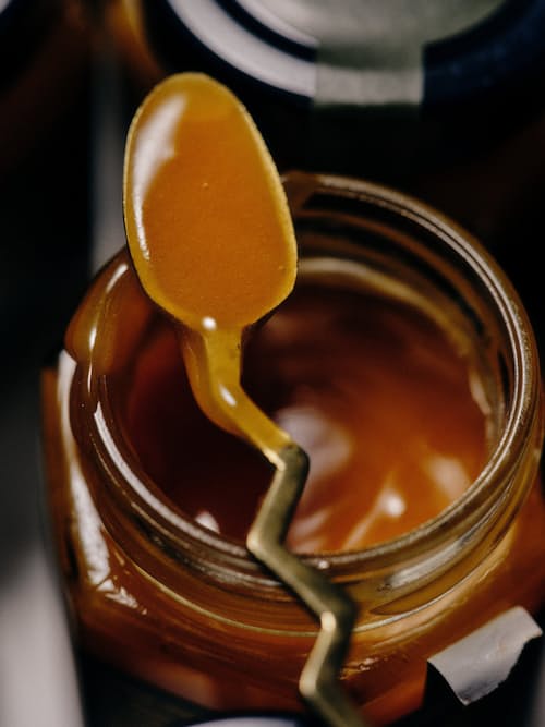 lifestyle image of Creamed Manuka Honey