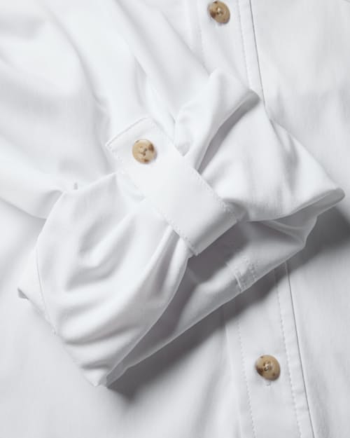 laydown detail image of Gulfstream Performance Shirt