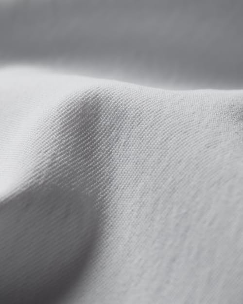 laydown detail image of Gulfstream Performance Shirt