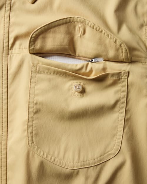 laydown detail image of Gulfstream Performance Shirt