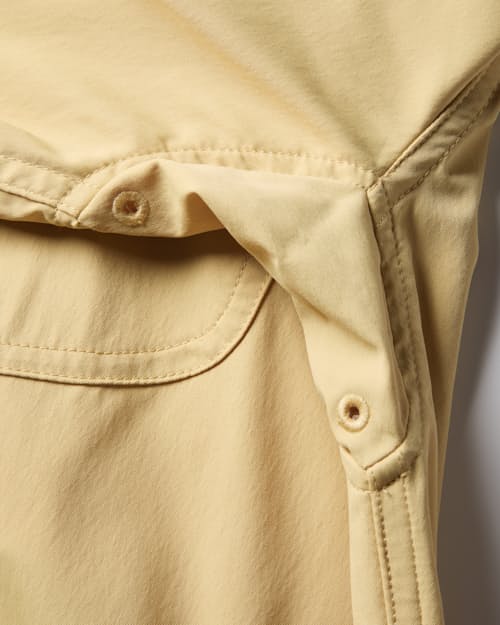 laydown detail image of Gulfstream Performance Shirt