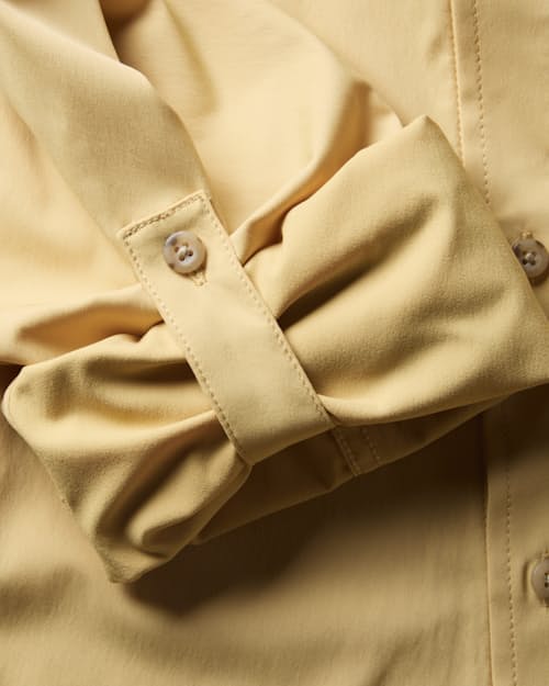 laydown detail image of Gulfstream Performance Shirt