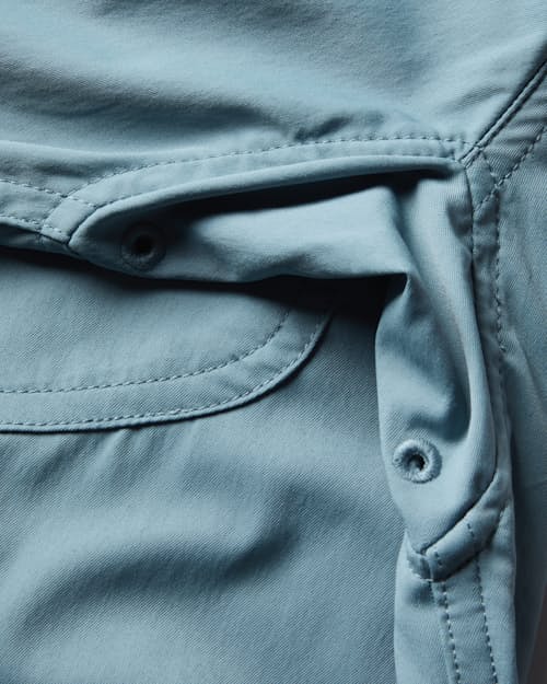 laydown detail image of Gulfstream Performance Shirt