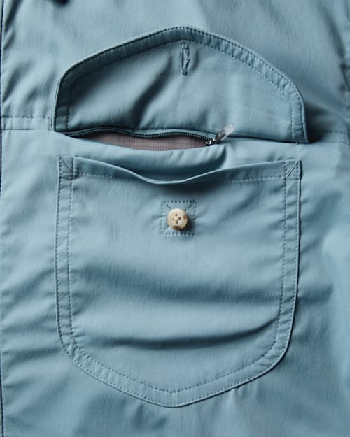 laydown detail image of Gulfstream Performance Shirt