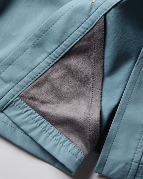 laydown detail image of Gulfstream Performance Shirt
