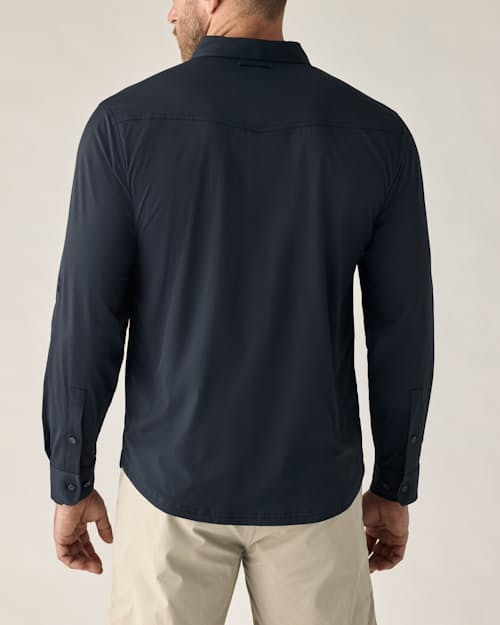 on model image of Gulfstream Performance Shirt