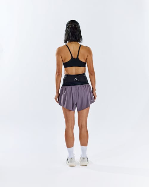 on model image of UL 1L Running Belt