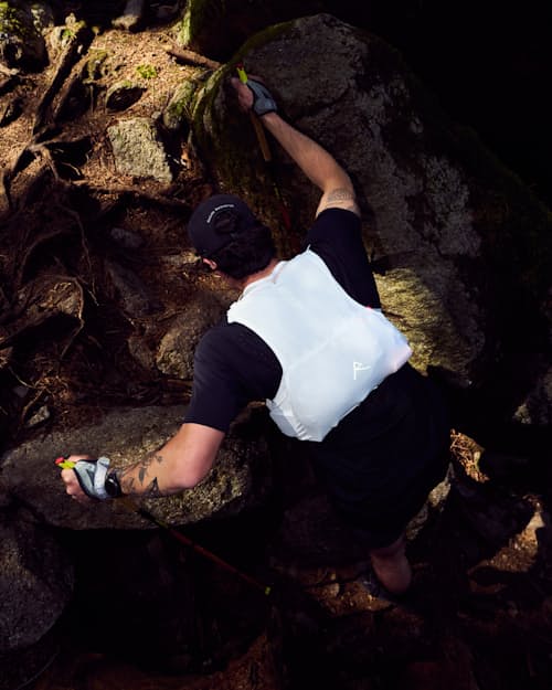 lifestyle image of LF 5L Running Vest