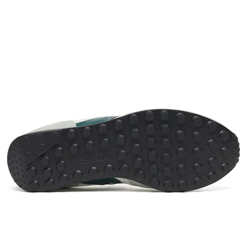 laydown image of Trainer 80