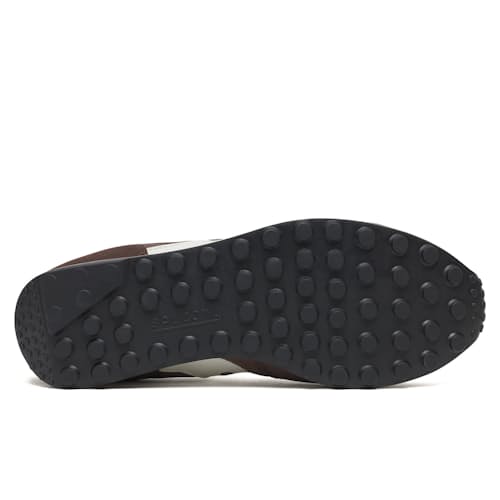 laydown image of Trainer 80