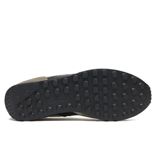 laydown image of Trainer 80