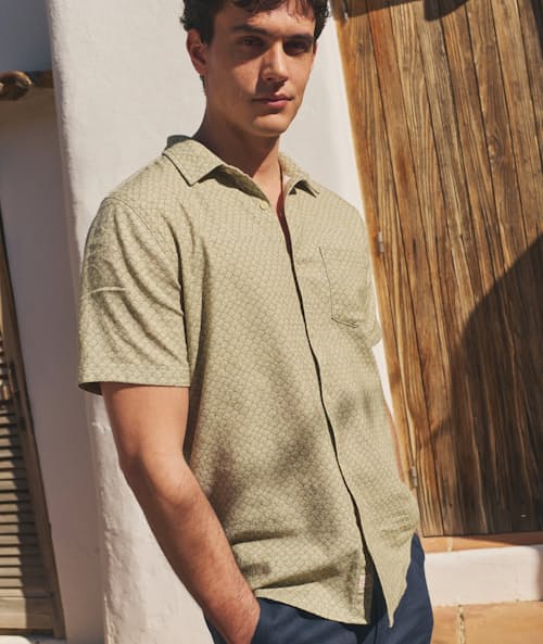 lifestyle image of Classic Stretch Selvage Short Sleeve Shirt