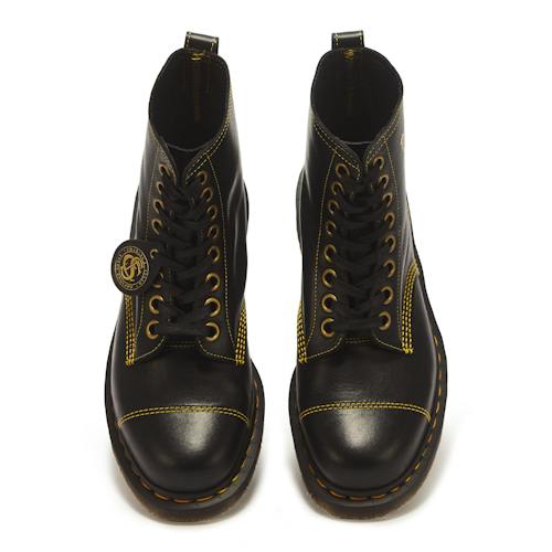laydown image of MIE Cappers Boot
