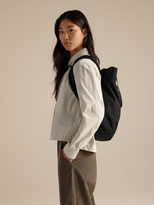 on model image of Axios 20 Tote