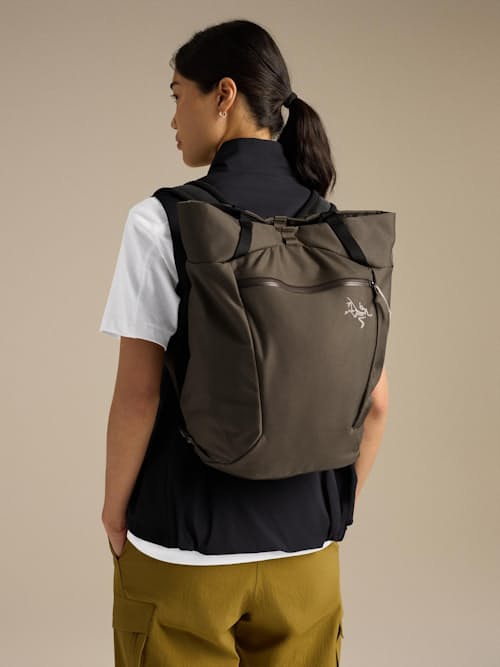 on model image of Axios 20 Tote