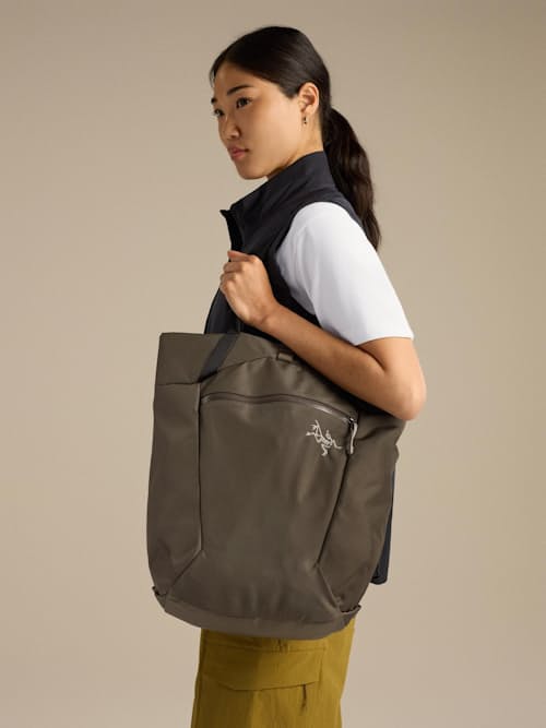 on model image of Axios 20 Tote