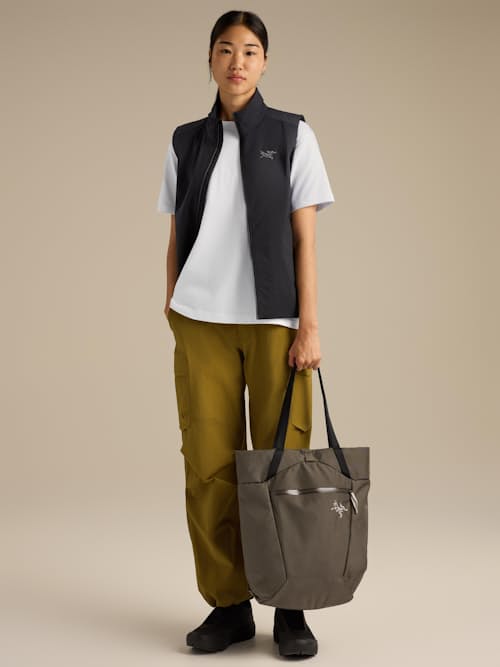 on model image of Axios 20 Tote