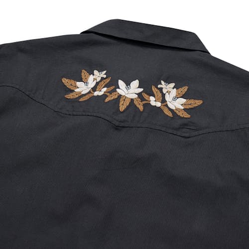 laydown detail image of Crosscut Deluxe Long Sleeve Snapshirt