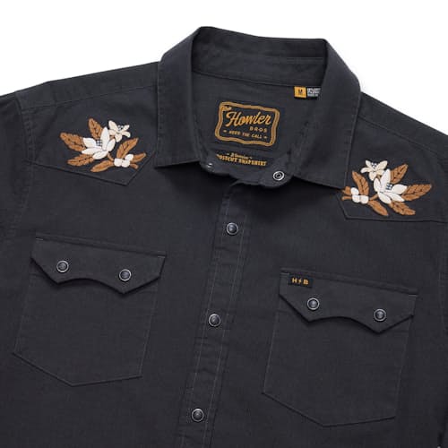 laydown detail image of Crosscut Deluxe Long Sleeve Snapshirt