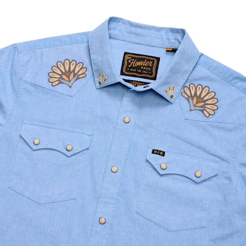 laydown detail image of Crosscut Deluxe Long Sleeve Snapshirt