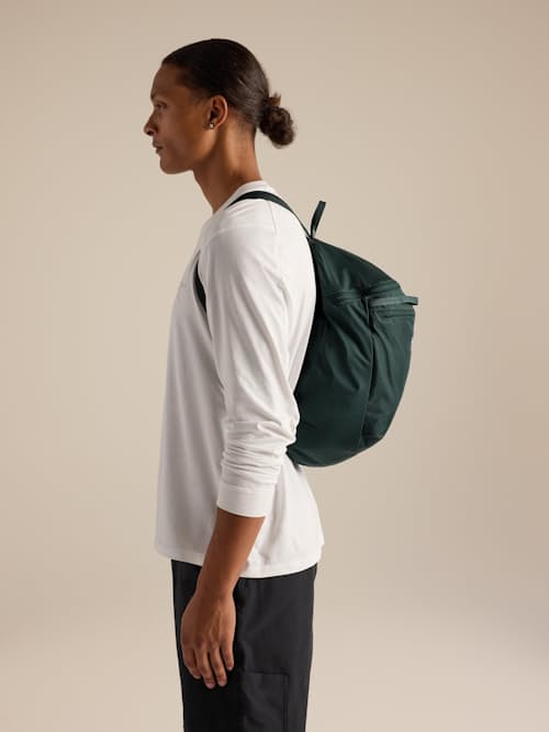 on model image of Heliad 15 Backpack