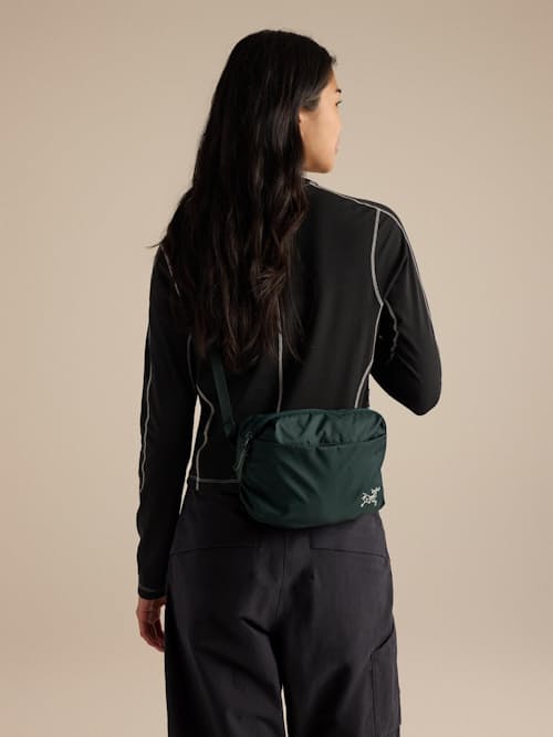 on model image of Heliad Crossbody