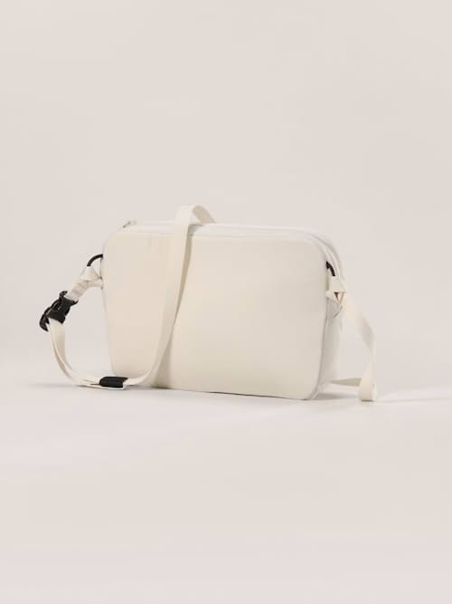 no crop image of Heliad Crossbody