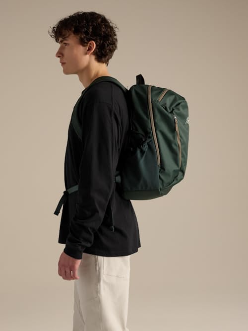 on model image of Mantis 26 Backpack