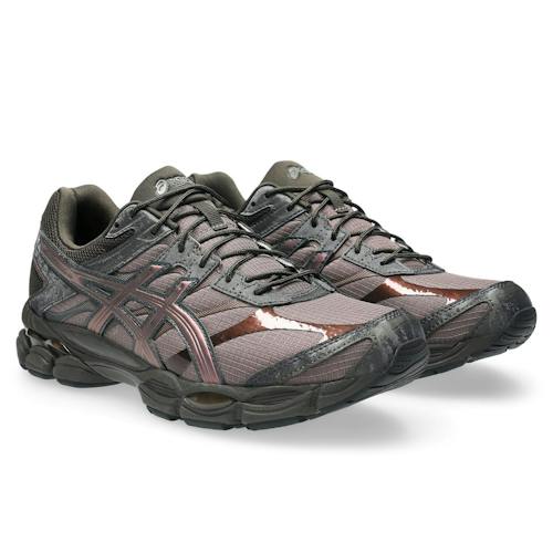 laydown image of Gel-Cumulus 16 Sneaker