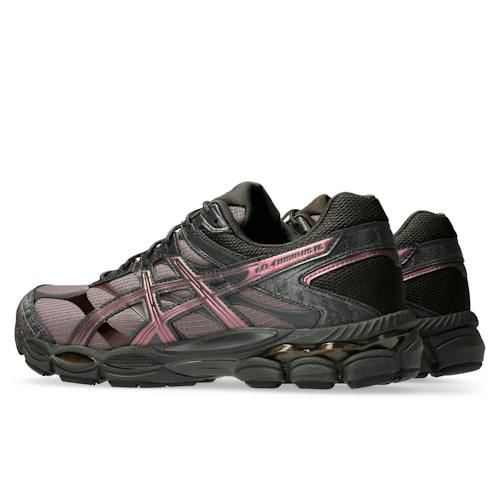 laydown image of Gel-Cumulus 16 Sneaker